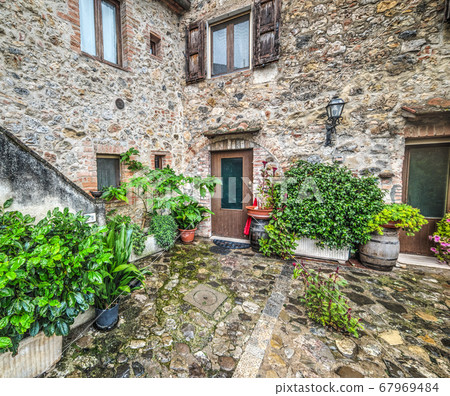 rustic corner in Tuscany 67969484