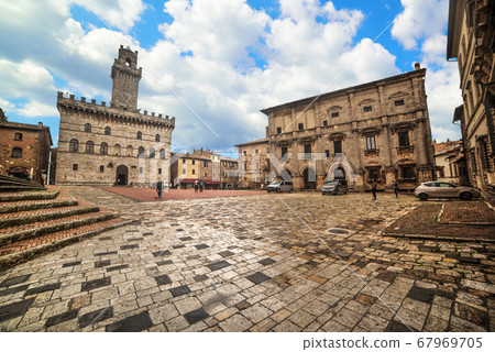 Piazza Grande in Montepulciano Piazza Grande in Montepulciano 67969705