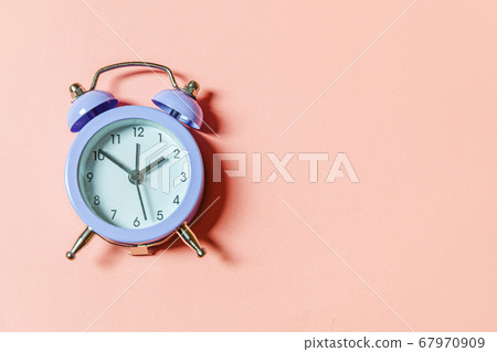 Simply minimal design ringing twin bell vintage 67970909
