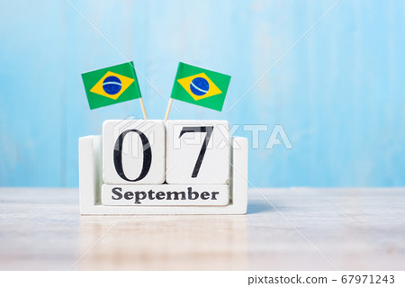 Wooden calendar of September 7th with miniature 67971243