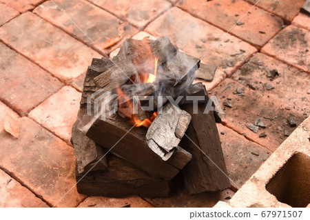 Burning charcoal using milk carton 67971507