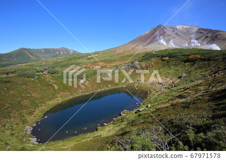 Hokkaido Higashikawa Autumn Asahidake mortar pond 67971578