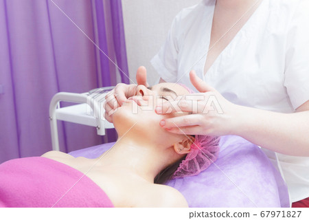 Preparation of the client for buccal massage. 67971827