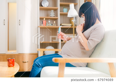 T-shaped razor pregnant woman waste hair treatment troubled copy space 67974089