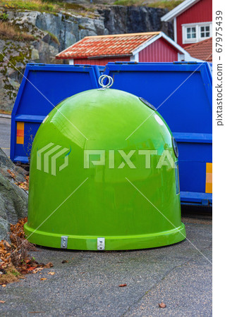 Green Container Green Container 67975439