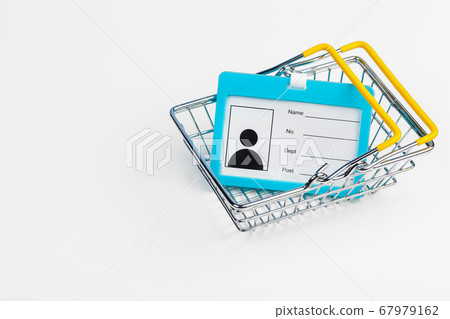 Selective focus of shopping cart or trolley with blank badge paper. creative photo. 67979162
