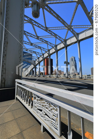 Kachidoki Bridge over the Sumida River in Tokyo 67980320