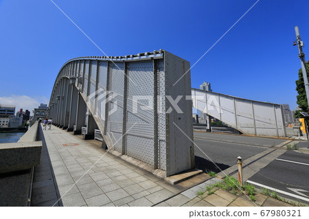 Kachidoki Bridge over the Sumida River in Tokyo 67980321