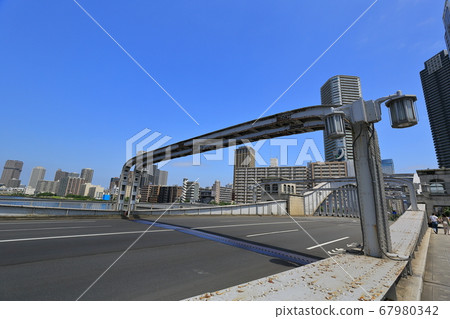 Kachidoki Bridge over the Sumida River in Tokyo 67980342