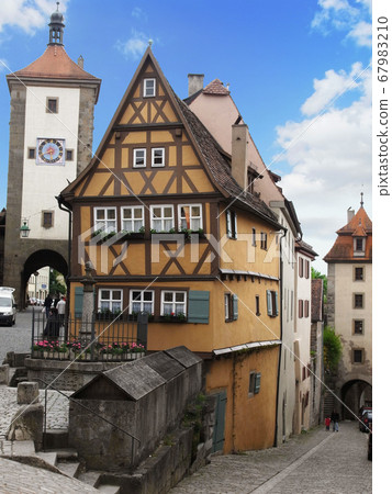 Rothenburg's half-timbered house and two gates that retain the appearance of medieval Germany, a famous romantic road 67983210