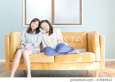 Snuggling friends 67984012