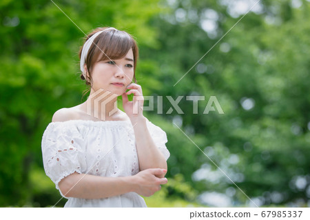 Woman in the green 67985337
