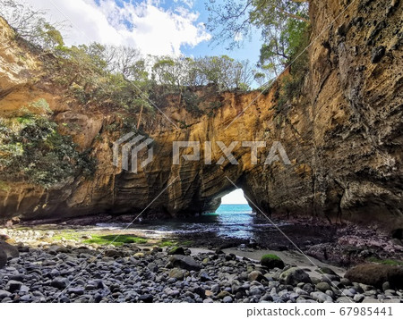 Ryugaku cave 67985441