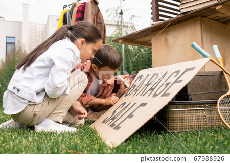 Making garage sale sign Making garage sale sign 67988926