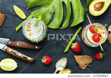 Healthy chia pudding Healthy chia pudding 67989667