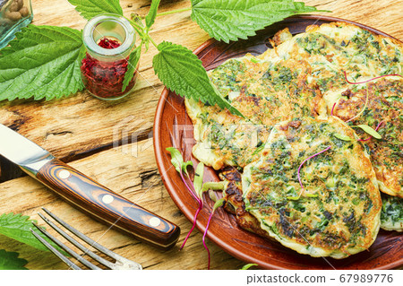 Diet fritters with herbs 67989776
