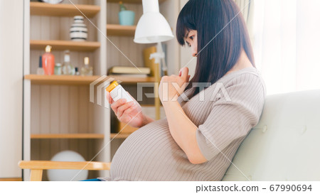 Pregnant women who take supplements worry worry copy space 16:9 Pregnant women who take supplements worry worry copy space 16:9 67990694