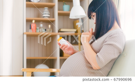 服用補品的孕婦擔心複製空間16:9 服用補品的孕婦擔心複製空間16:9 67990696