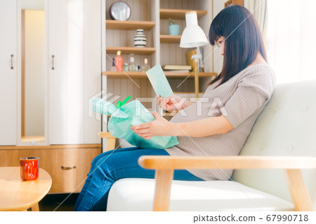Message card gift pregnant woman copy space Message card gift pregnant woman copy space 67990718