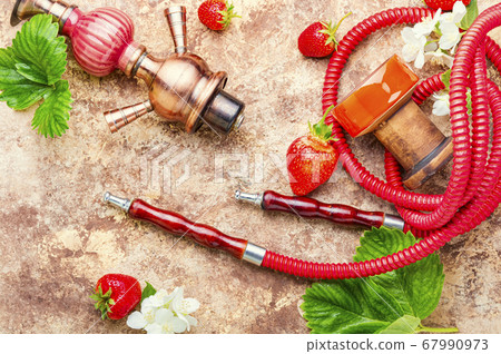 Hookah with strawberries 67990973