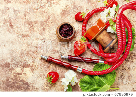 Hookah with strawberries 67990979