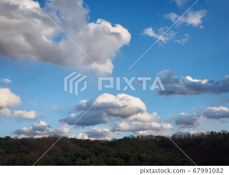 Blue sky, clouds and mountains 67991082