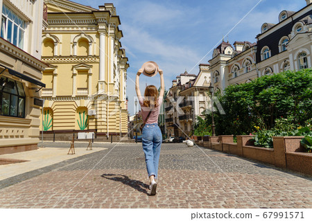 Beautiful Young Woman tourist Pleasant walk in the City Center Beautiful Young Woman tourist Pleasant walk in the City Center 67991571