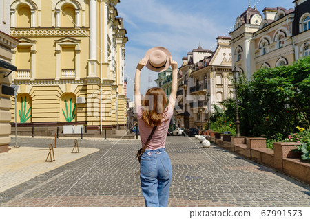 Beautiful Young Woman tourist Pleasant walk in the City Center Beautiful Young Woman tourist Pleasant walk in the City Center 67991573