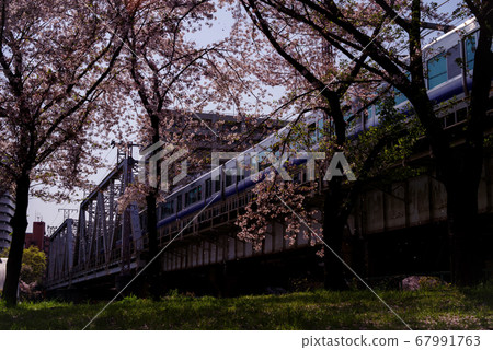 Sakuranomiya, Osaka, Kishu Road crossing the Yodogawa Bridge on the Osaka Loop Line 67991763