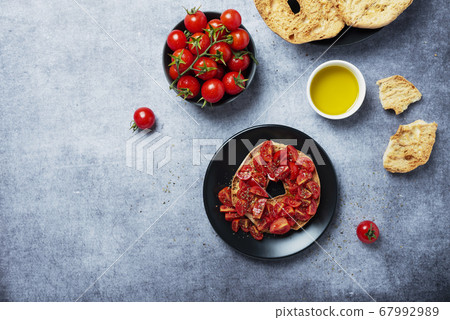 Friselle with tomato, oil and origano 67992989