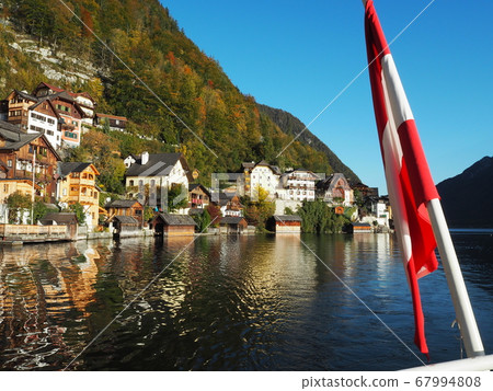 Hallstatt lakeside landscape 67994808