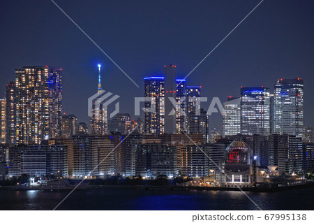 Harumi Pier seen from Rainbow Bridge (night view) Harumi Pier seen from Rainbow Bridge (night view) 67995138