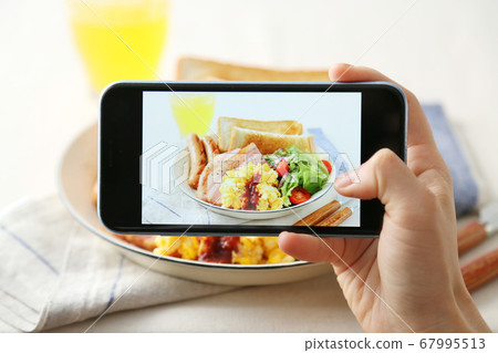 Smartphone, smartphone, SNS look, food photo Smartphone, smartphone, SNS look, food photo 67995513
