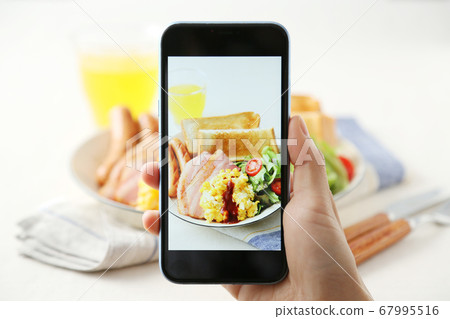 Smartphone, smartphone, SNS look, food photo Smartphone, smartphone, SNS look, food photo 67995516