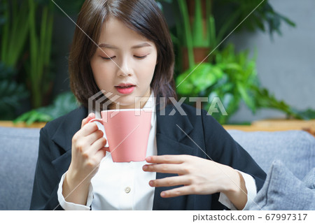 Business woman, lifestyle Business woman, lifestyle 67997317