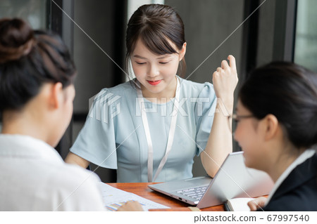 Business woman, teamwork Business woman, teamwork 67997540