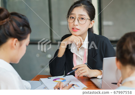 Business woman, teamwork Business woman, teamwork 67997558