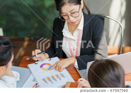 Business woman, teamwork Business woman, teamwork 67997560