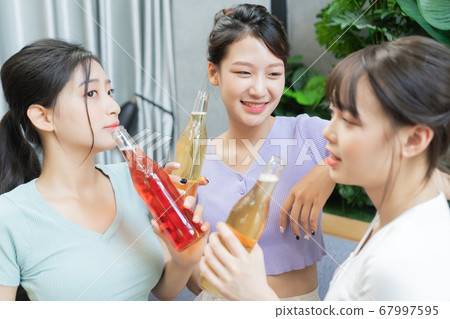 Women party, drinking 67997595