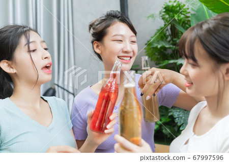 Women party, drinking 67997596
