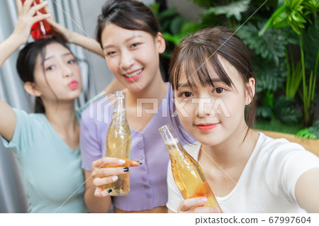 Women party, drinking 67997604