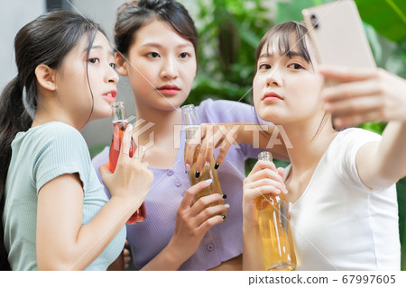 Women party, drinking 67997605