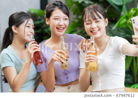 Women party, drinking 67997612