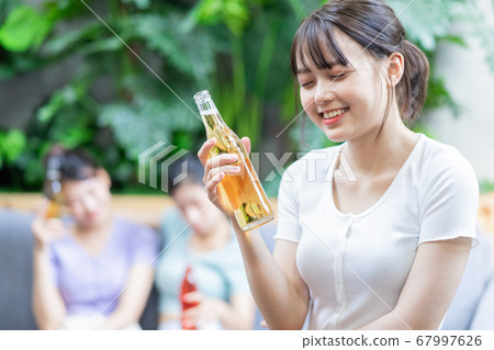 Women party, drinking 67997626