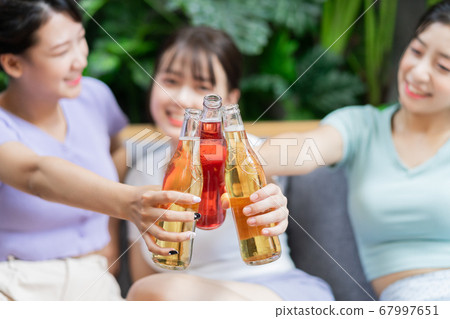 Women party, drinking 67997651