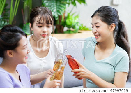 Women party, drinking 67997669