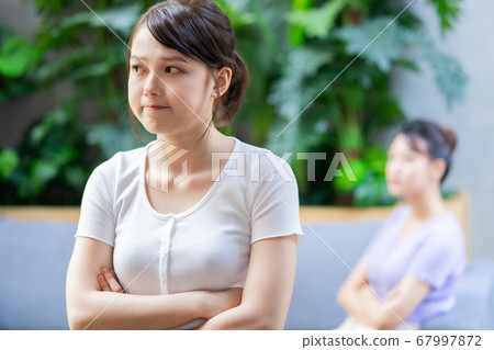 Women argrument Women argrument 67997872