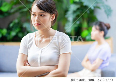 Women argrument Women argrument 67997873
