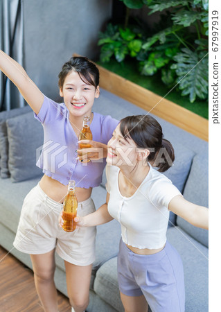 Women party, drinking 67997919