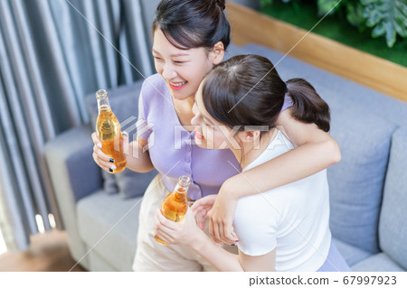 Women party, drinking 67997923